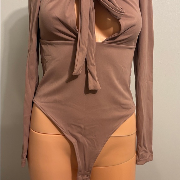 Elegant Long Sleeve Bodysuit in Brown - Picture 2 of 5
